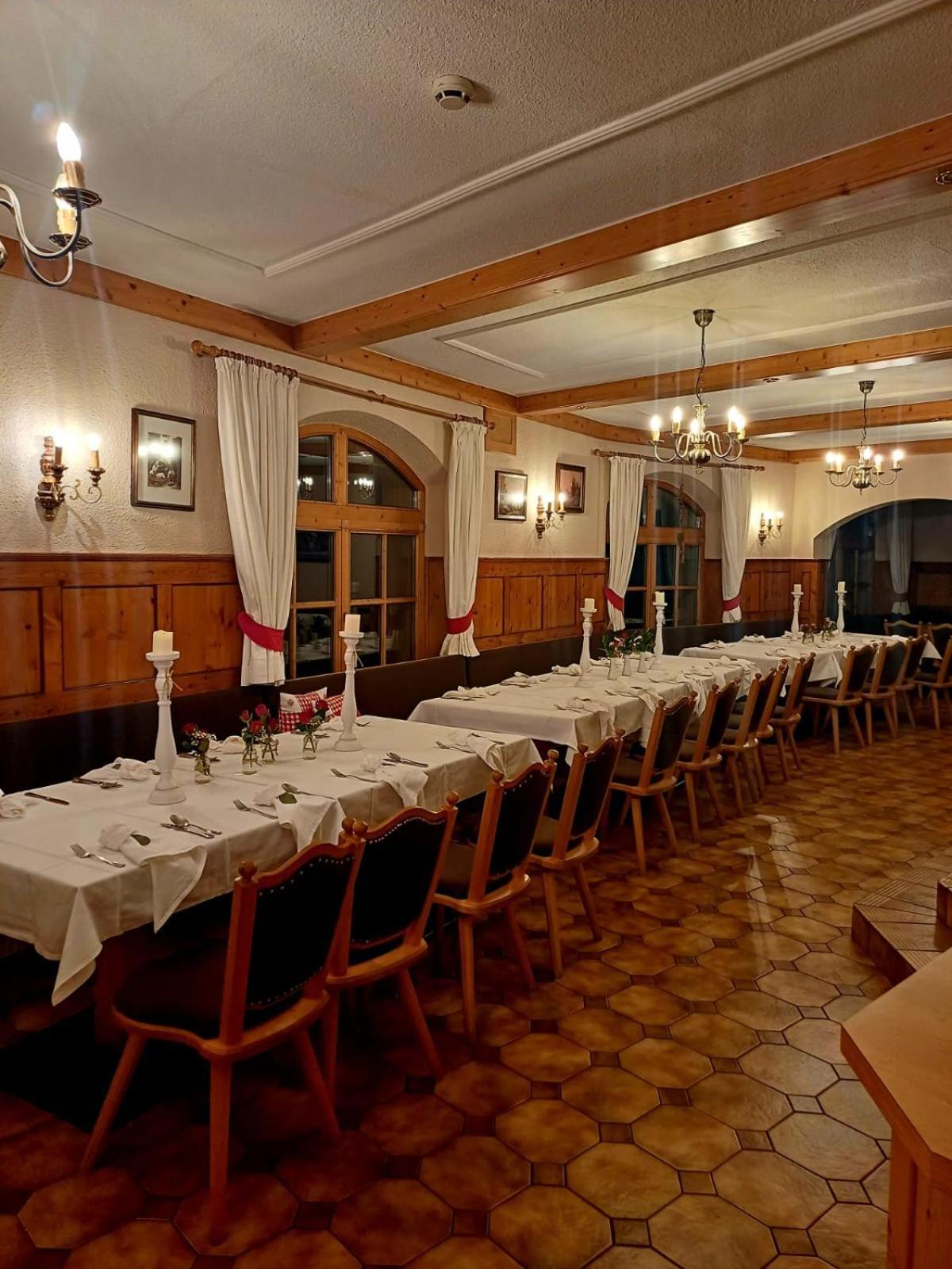 Hotel Restaurant Liesele Sonne Sankt Leonhard im Pitztal Esterno foto