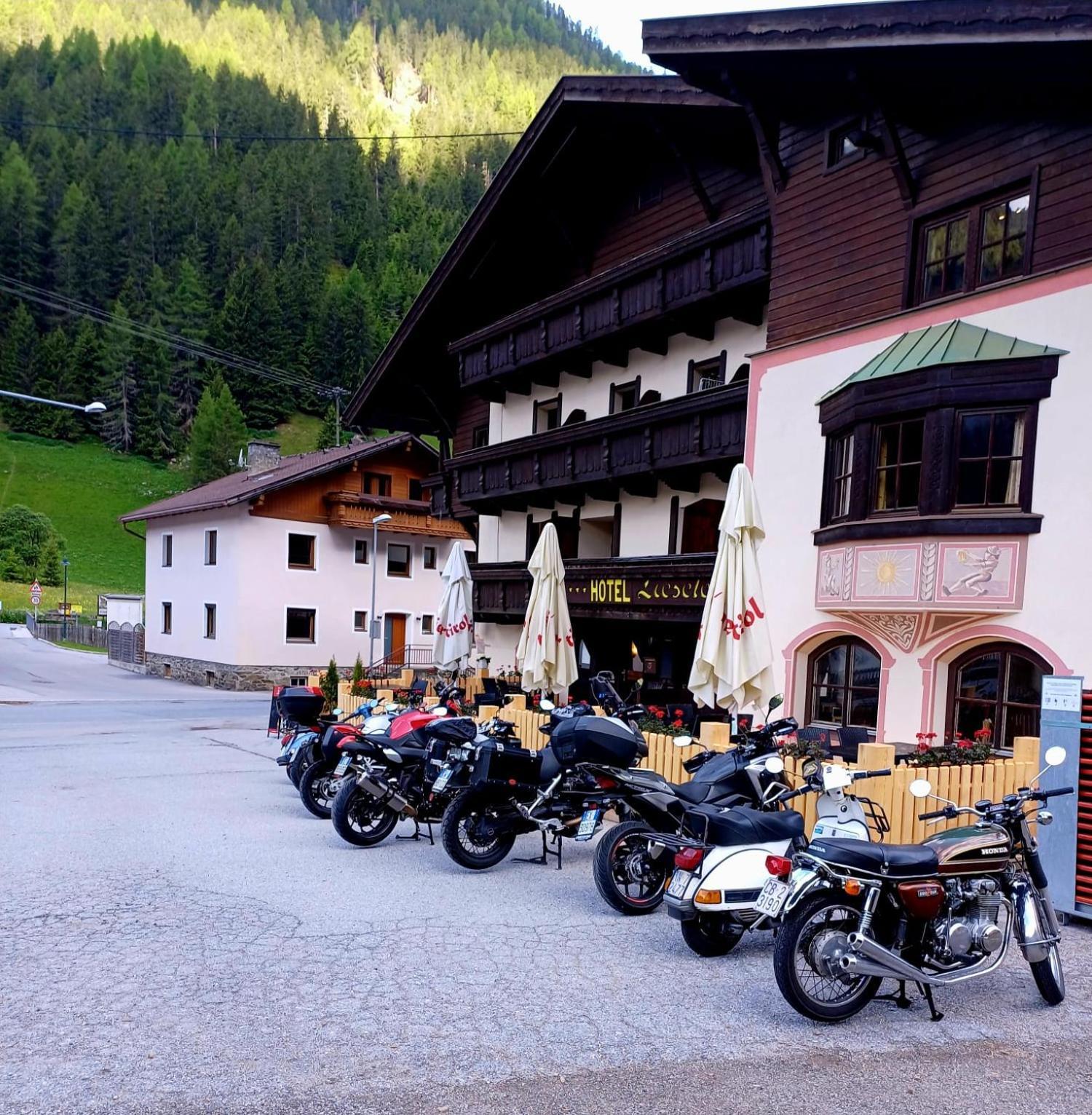 Hotel Restaurant Liesele Sonne Sankt Leonhard im Pitztal Esterno foto